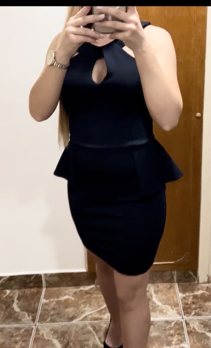 Vând rochițe, toate in stare foarte bună .