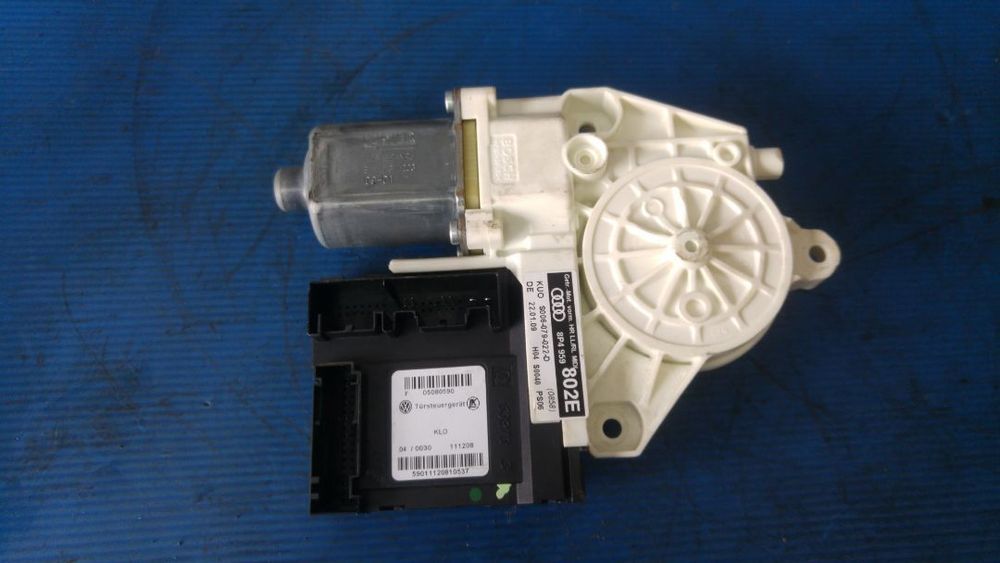 motoras macara usa dreapta spate audi a3 8p 2003-2012 e840311203 0130822363