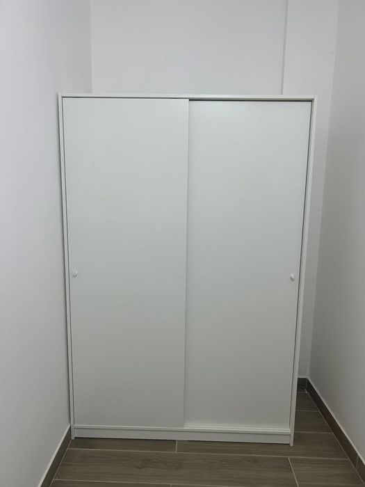 Dulap cu usi glisante IKEA