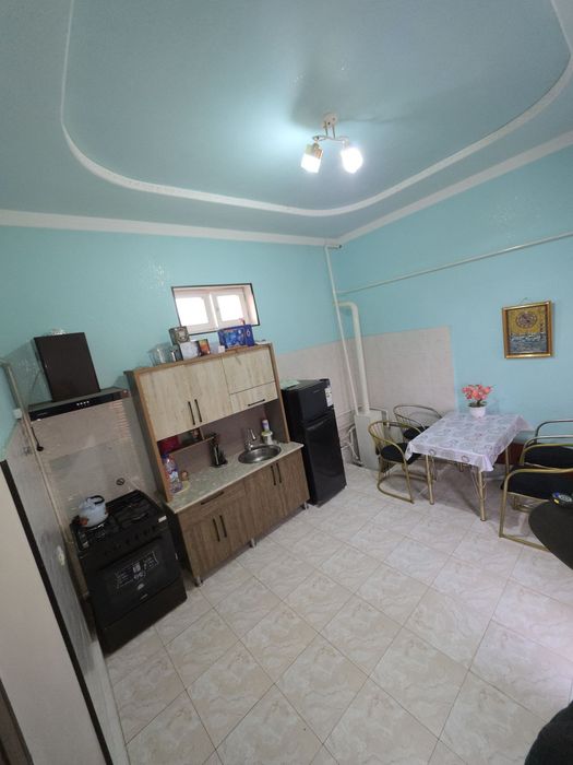 Zafarda 6.25 sotixli pishgan g'ishtdan qurilgan uchaska sotiladi