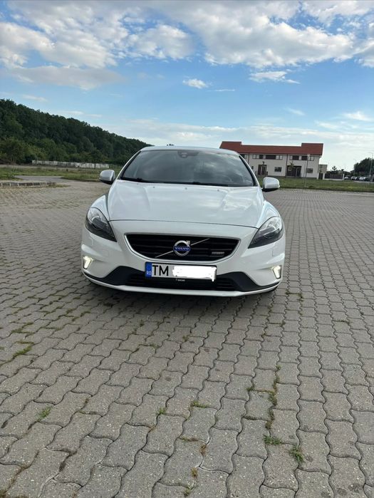 Volvo V40 D4 R Design 241hp