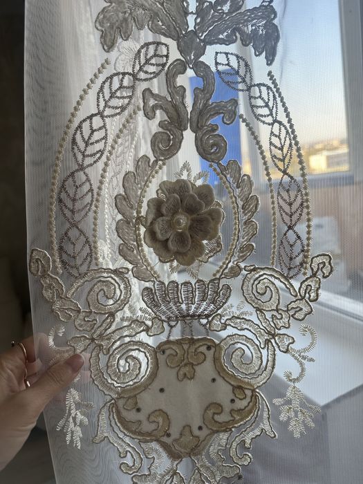 Тюль с вбитыми цветками