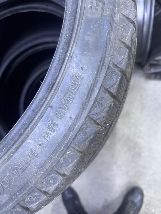 Шины  235/40/19 Липучка