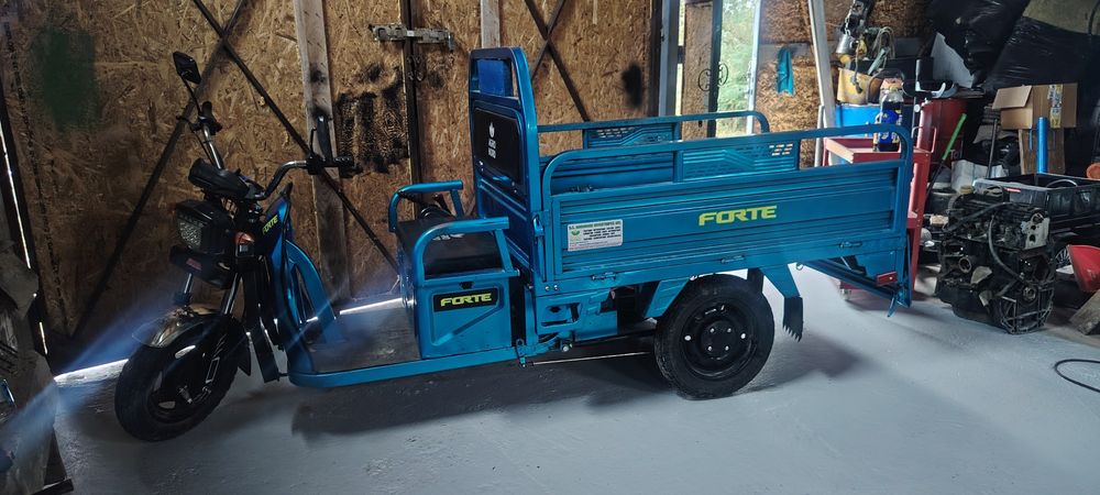 Vând tuk tuk triciclu electric