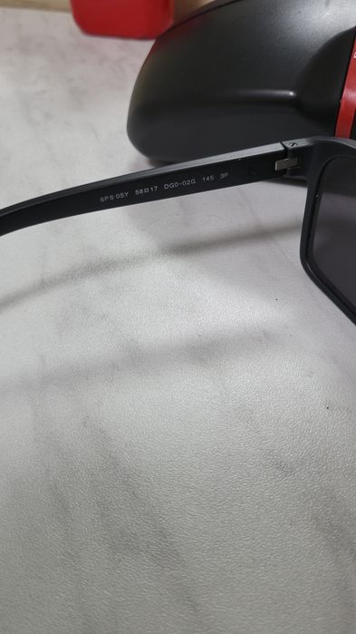 Солнцезащитные очки Prada