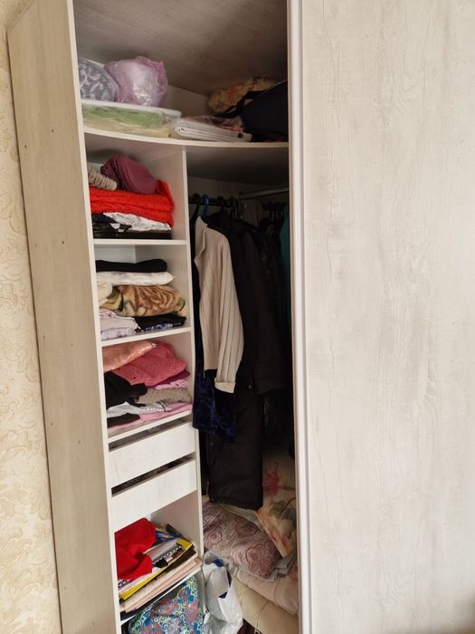 Продам угловой шкаф