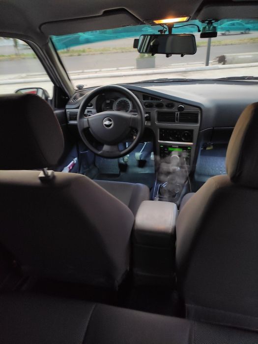 Nexia 2 sotiladi 1.6