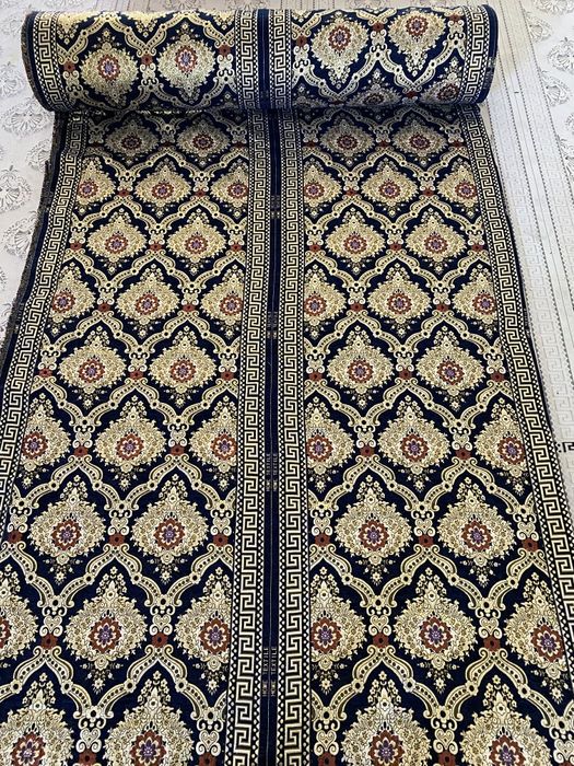 Дизайнер на ткани текстиль