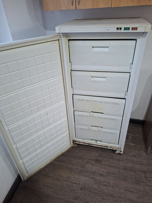 Продам  Морозильник