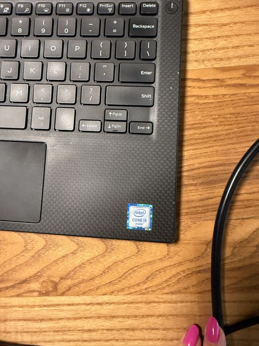 Dell XPS 13 9350 – Intel i5, 8GB RAM, ultrabook premium