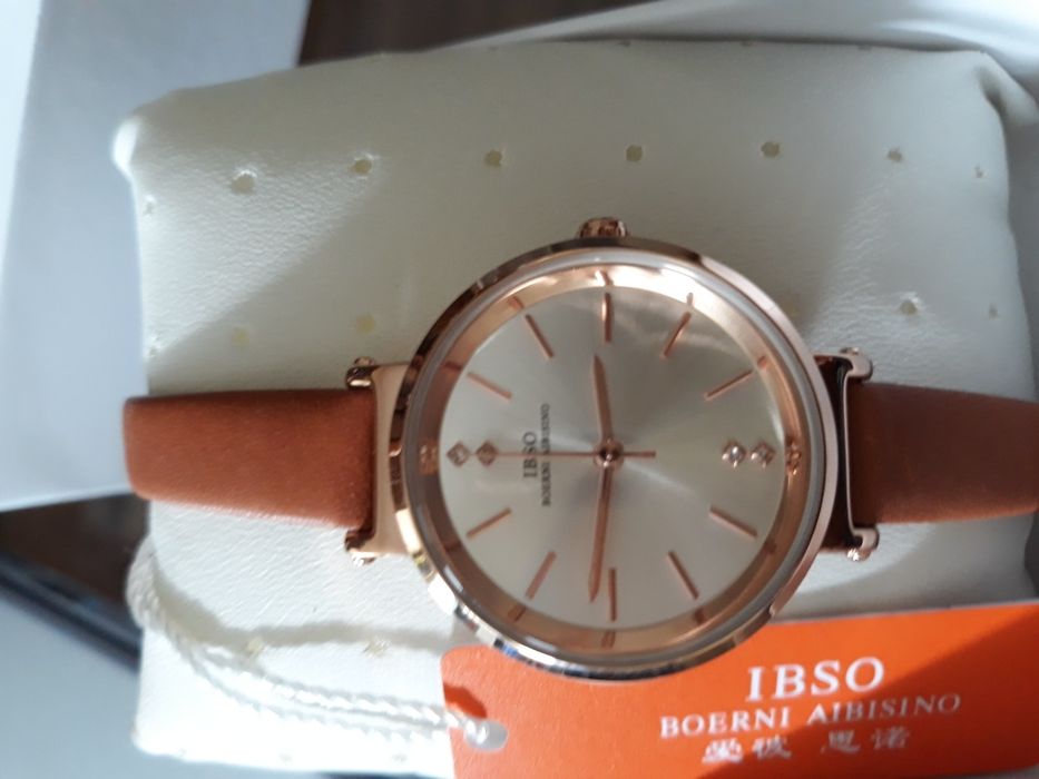 Нови, елегантни дамски часовници с висококачествена кожена каишка