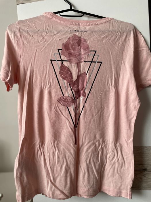 Оригинална тениска Guess - розова, с красив гръб, нова с етикет