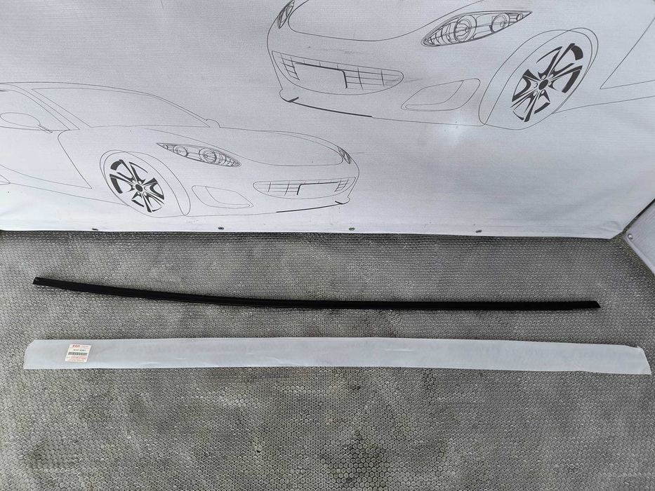 Ornament / Cheder Plafon Stânga Suzuki Swift 2017 / 2016-2023 Cod OEM 7814152R01 (1C4)