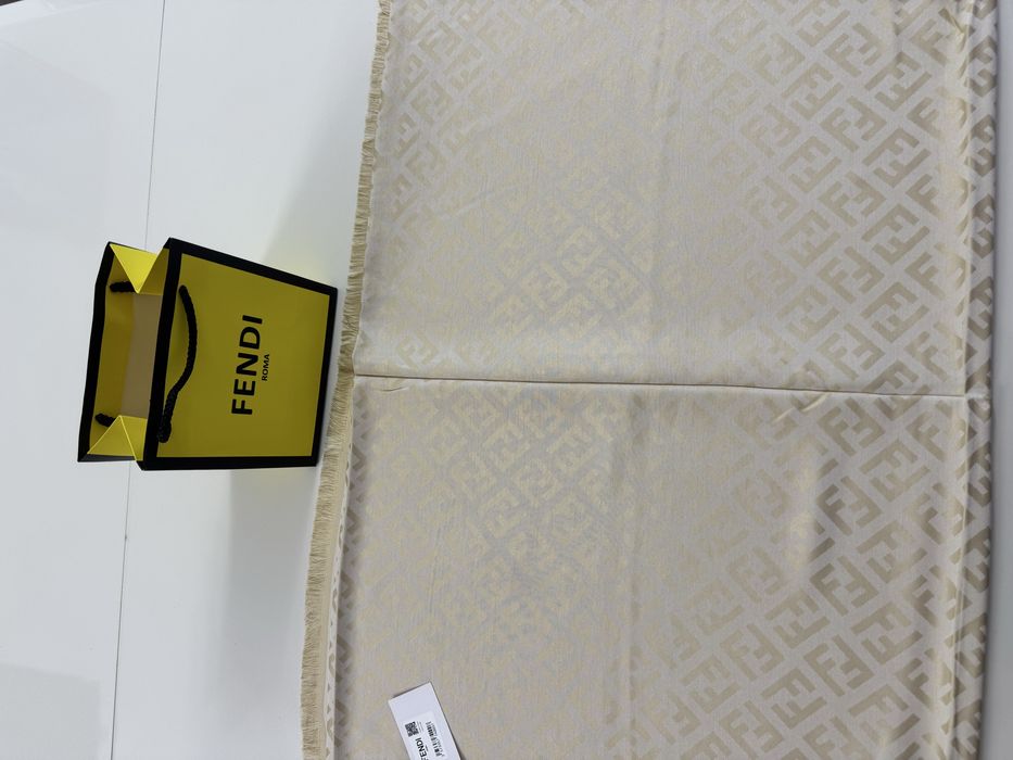 Fendi Roma-Чисто нов дамски шал от коприна