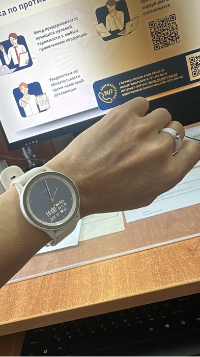 GARMIN  vivomove sport