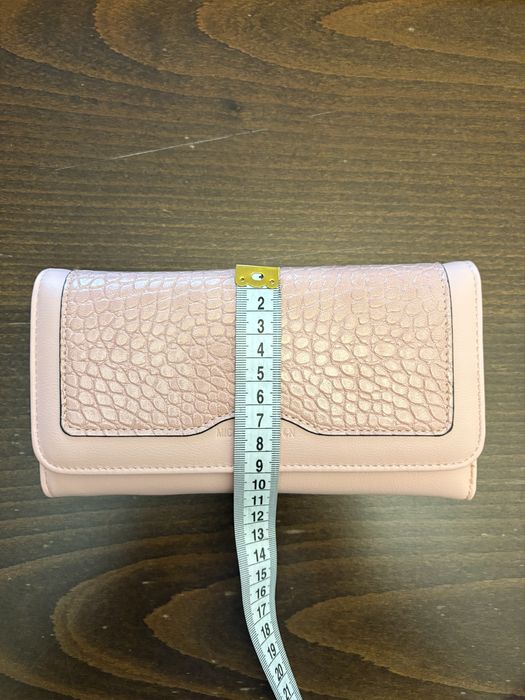 Ново дамско портмоне