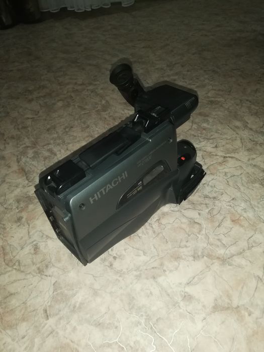 Продам видеомагнитофон Hitachi
