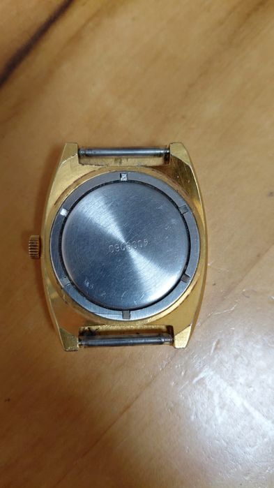 Винтажные часы в ретро-стиле (70–80-е)