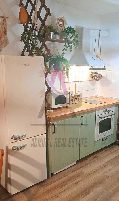 Дава се под наем Двустаен апартамент в к.к. Св.Св. Константин и Елена - 60 кв.м за 614 € - Снимка #1