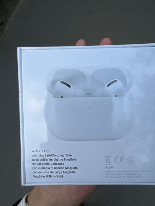 AirPods Pro MagSafe