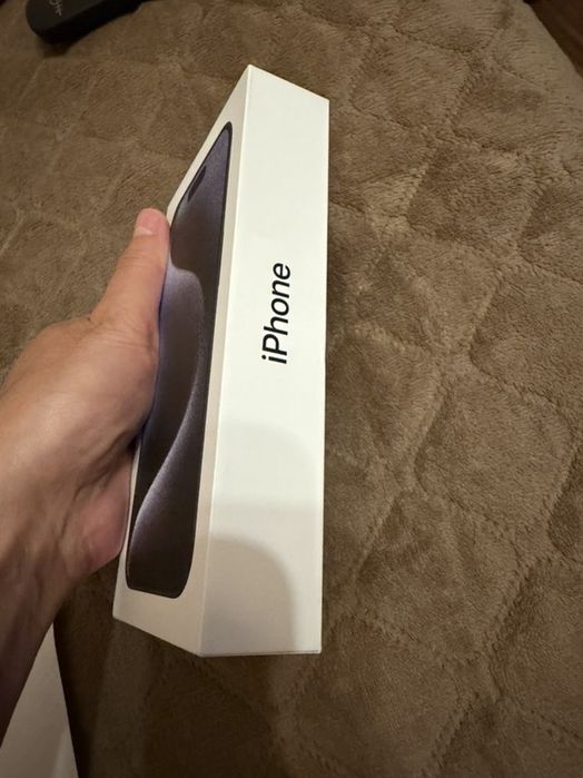 Iphone 15 pro тъмно син