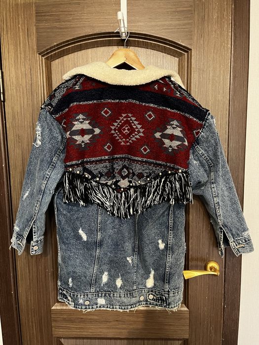 Продам джинсовую куртку Zara размера S