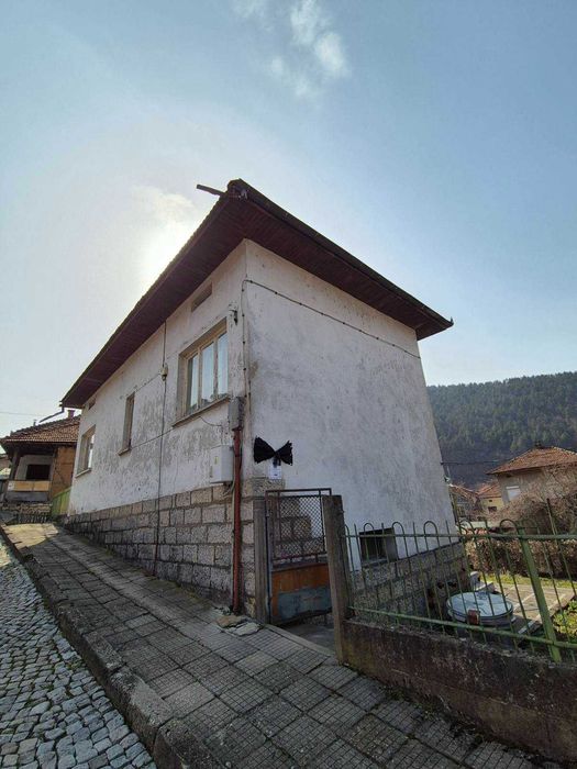 Къща в Тетевенски Балкан / с.Гложене/ !