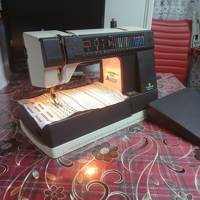 Masina de cusut HUSQVARNA PRISMA 940 cu butoniera automata