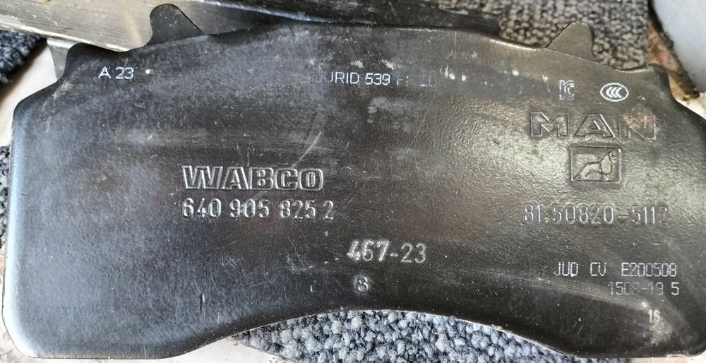 Vând plăcuțe pentru camion și remorcă