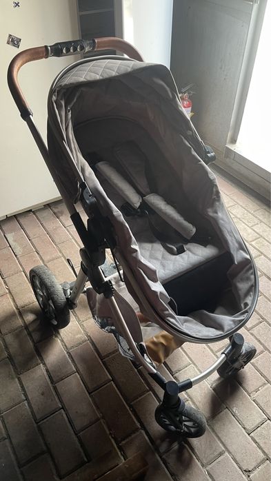 Коляска прогулочная.