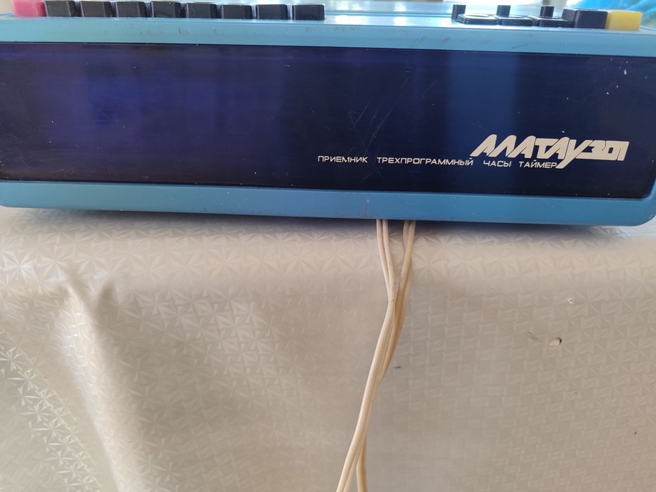 Продам трёхпрограмный приемние часами