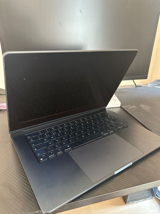 MacBook AIR 15” M2, 8gb RAM, 256SSD
