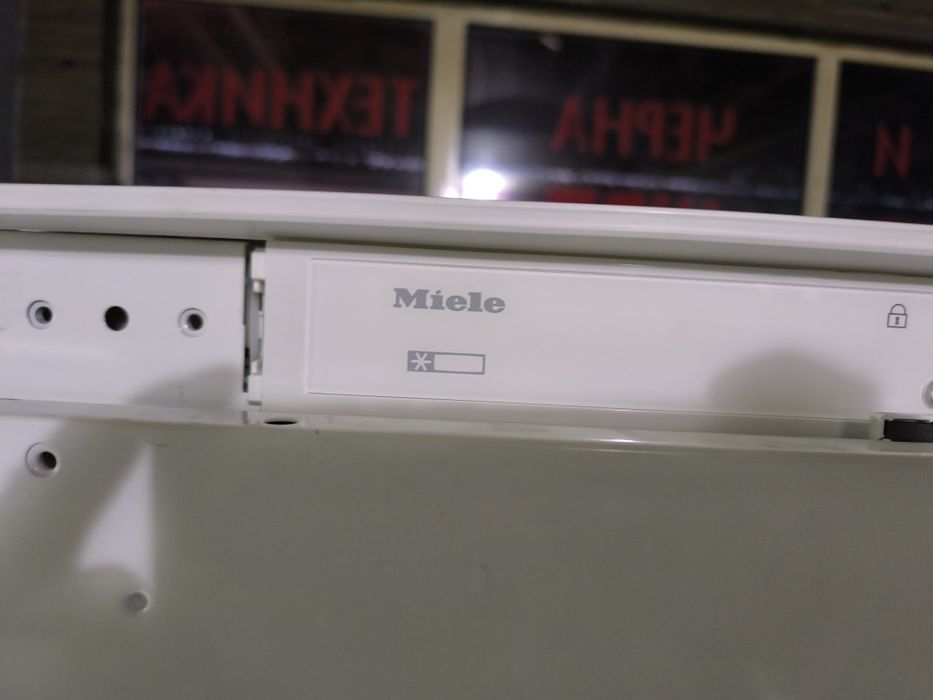 Хладилник за вграждане Miele K 9758 IDF - 319 литра . клас А+++