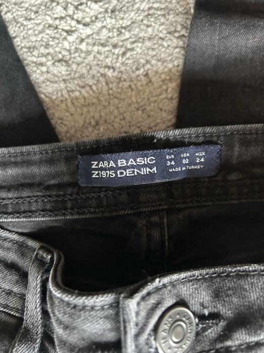 Дънки на Zara.