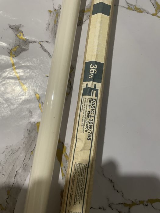 Электро лампы люминесцентная двухцокольная холодый дневной свет.