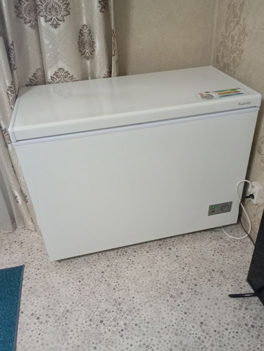 Морозильник 220 л почти новая