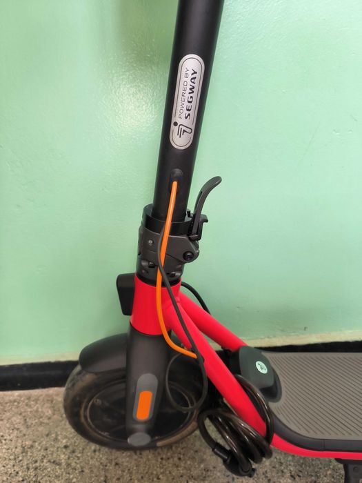 Електрическа тротинетка Ninebot KickScooter D28E - Powered by Segway