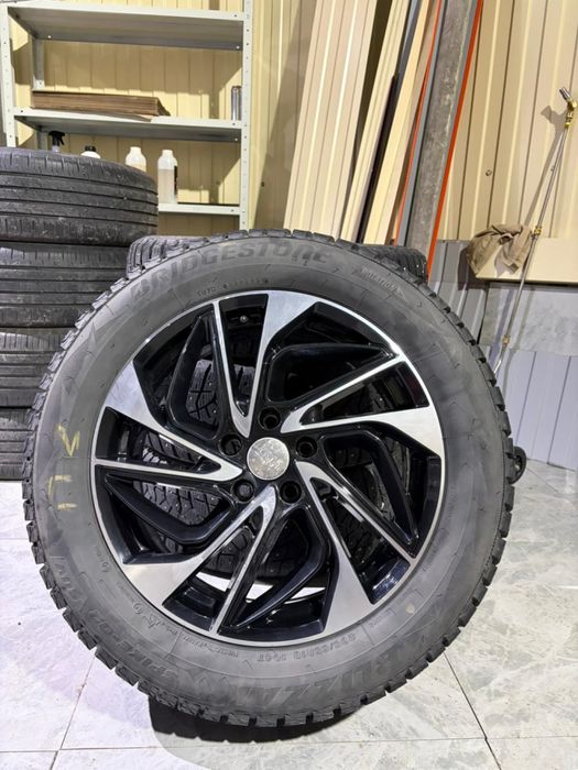 Продам комплект дисков с резиной Bridgestone