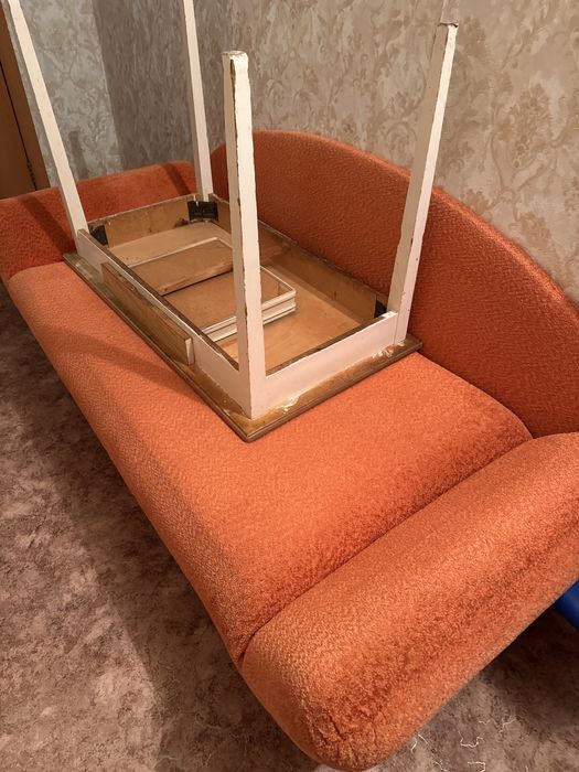 Диван в хорошем состоянии