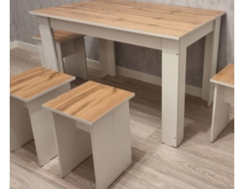 Продаю стол со стульями