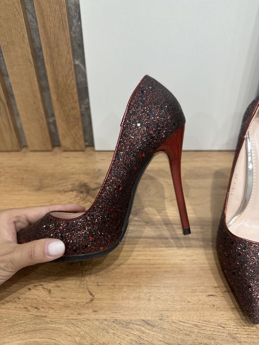 Продам новые туфли