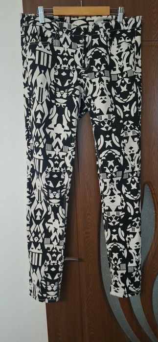 Pantaloni denim veseli