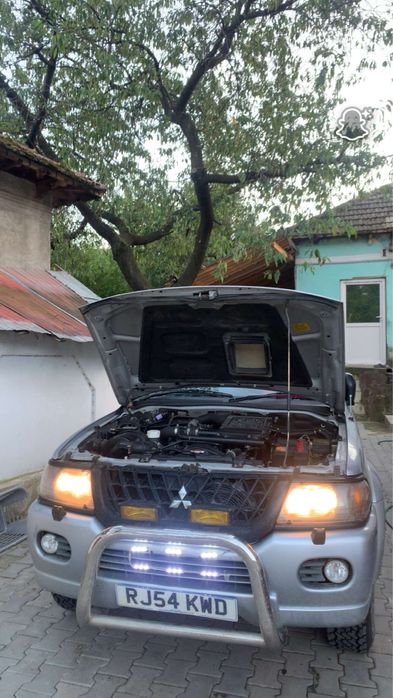 Salut, motor 2.5 disel, pret 3500€  mai multe detalii in privat,