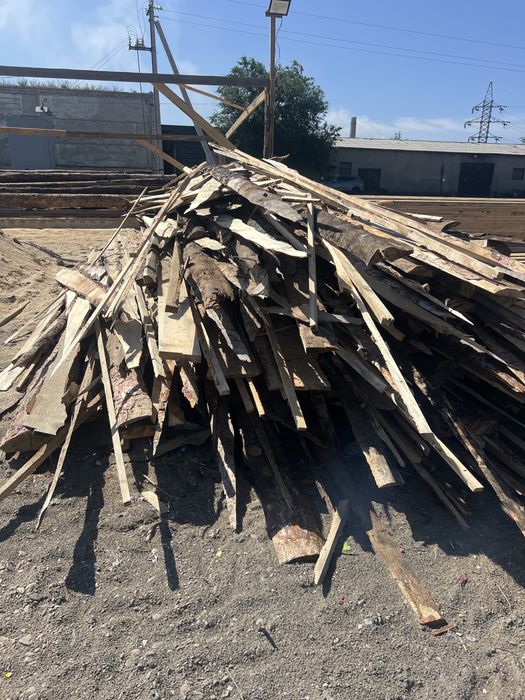 Дрова горбыль непилиные !  Бесплатно.