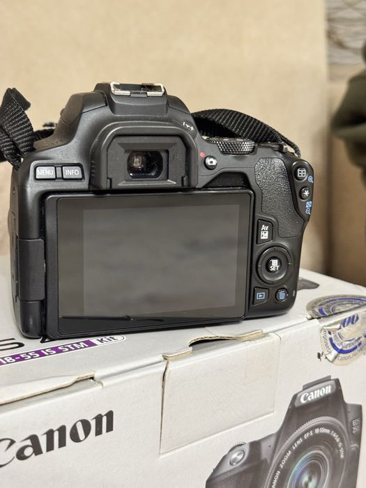 Canon eos 250d EF-S 18-55 IS kit