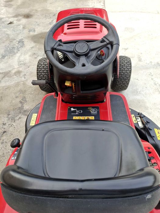Vând  tractoraş gazon