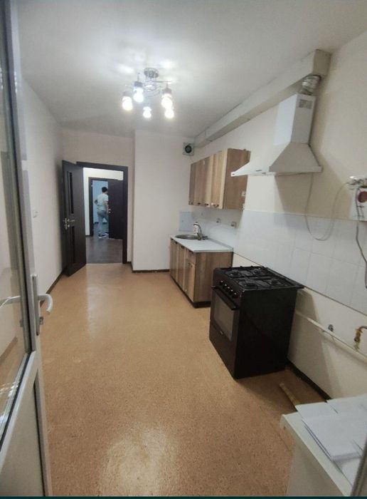 Сергили 9худуд 90квадрат 3хона метрони 3бекати аренда 350д