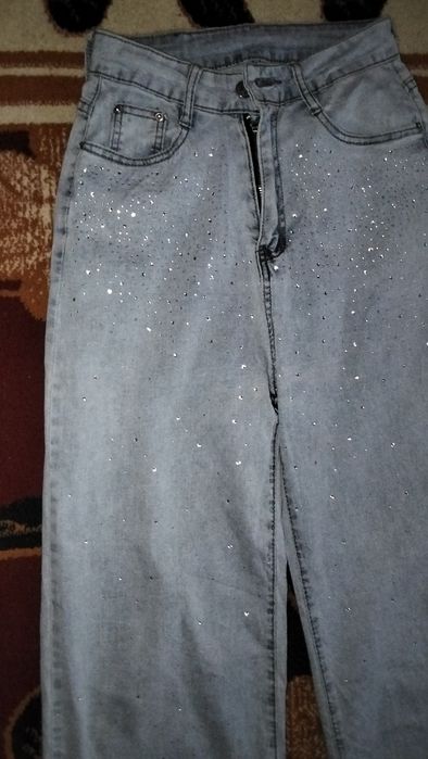 Ayollar va qizlar uchun shim sotiladi