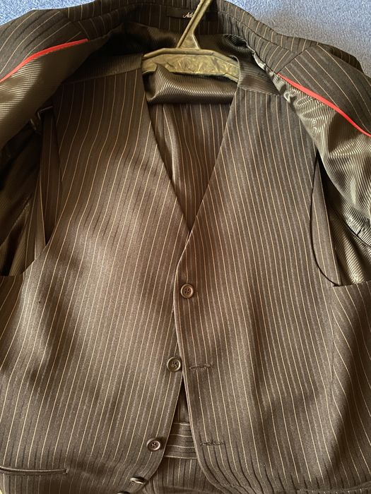 sacou , vesta și pantaloni .