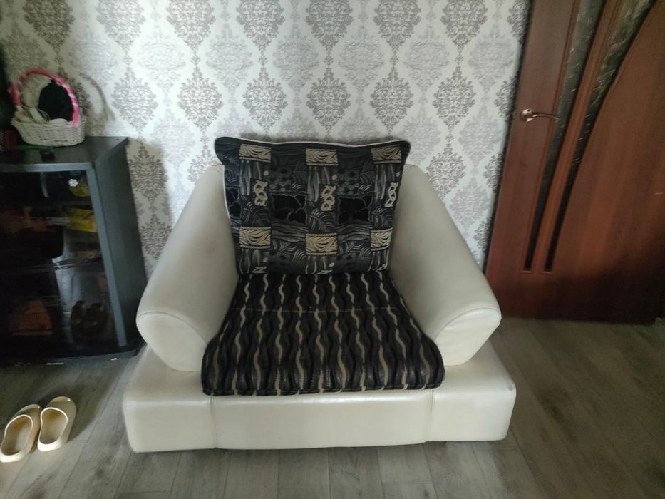 Продаётся диван с креслом